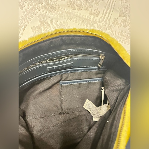 SOLD ! Fluffy yellow faux fur clutch by Zara - Picture 11 of 12